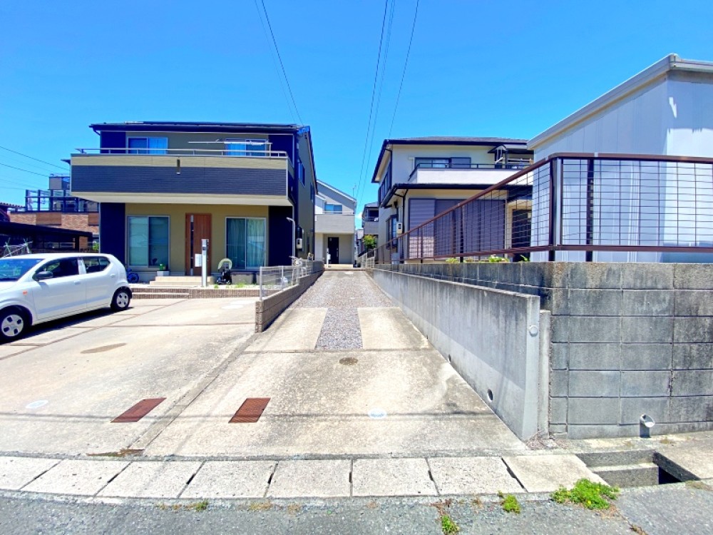 駐車3台可能！来客時にも安心です♪