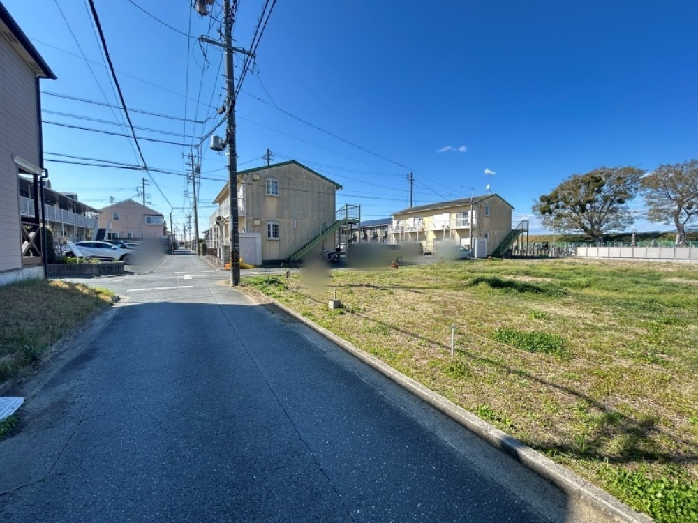 南面道路接面につき陽当たり良好♪