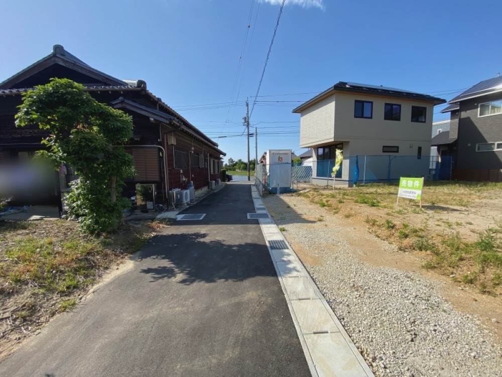 前面道路は直線で抜けているので、見通し◎