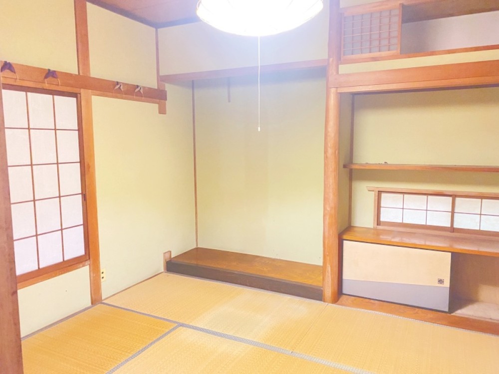 畳のお部屋なので小さなお子様にも安心です。