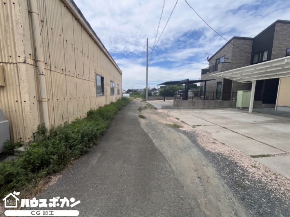 駐車スペース確保済み！間口広々で出入り楽々！