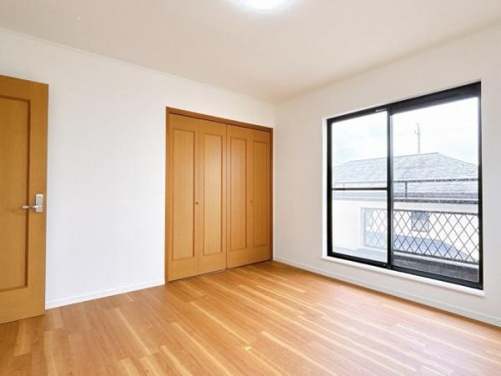 ２階南西側洋室