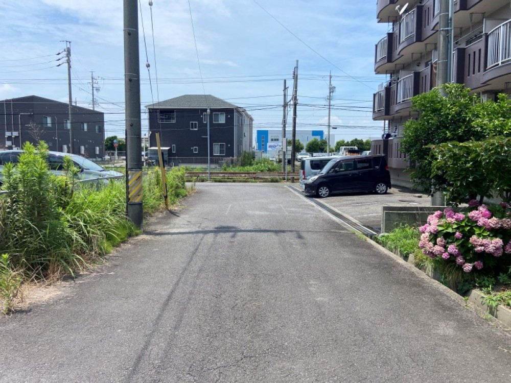 スーパー徒歩圏内にあり！