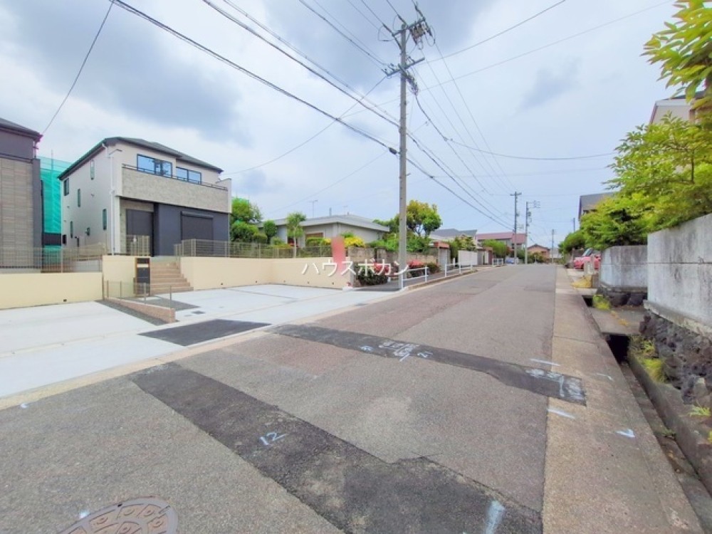 前面道路広々約9m！