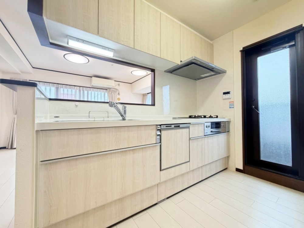 家族との会話を楽しめる対面キッチン♪