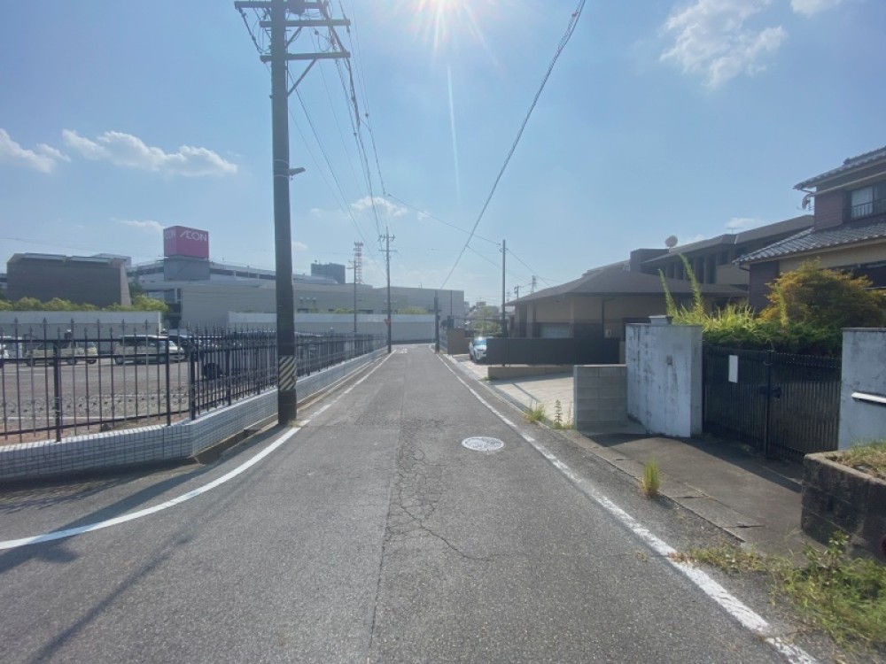 ゆとりのある敷地で駐車3台計画も可能！