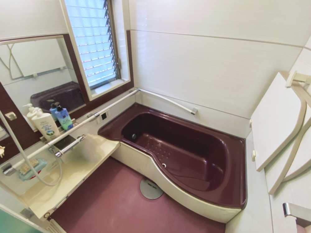 浴室には床面から温水が出る機能を搭載しています！