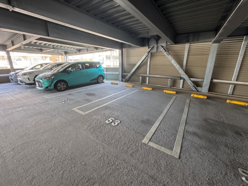 自走式屋根付駐車場1台継承可能♪