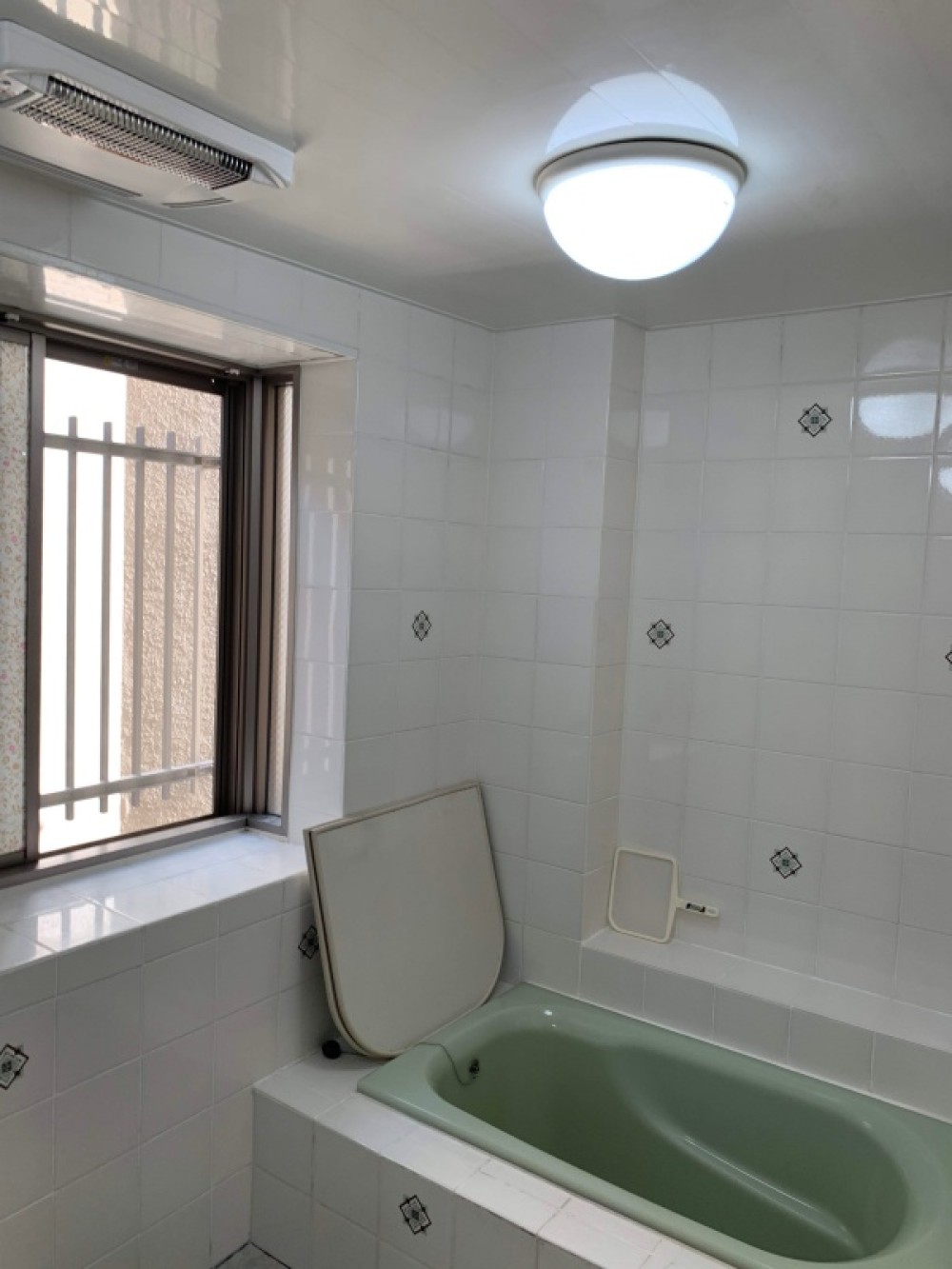 明るく開放感のある小窓付き！