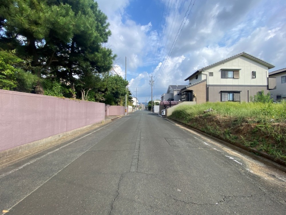 前面道路約7m以上のため駐車が快適です♪