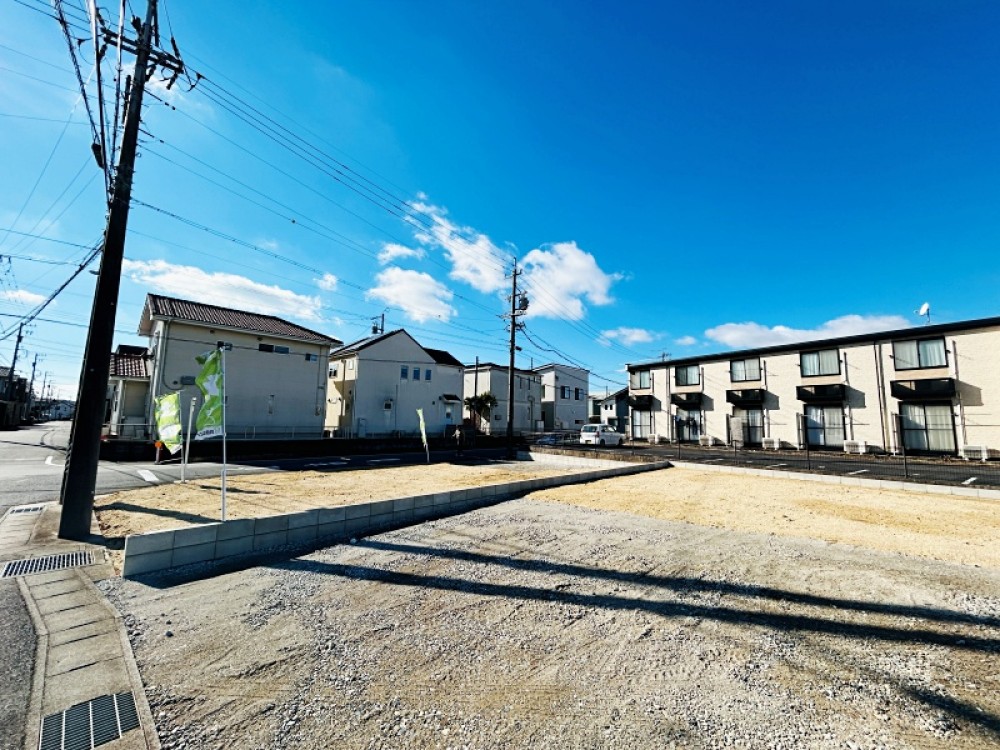 前面道路は広く、見晴らし良好◎