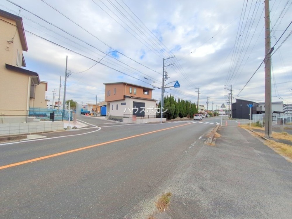 前面道路広々！