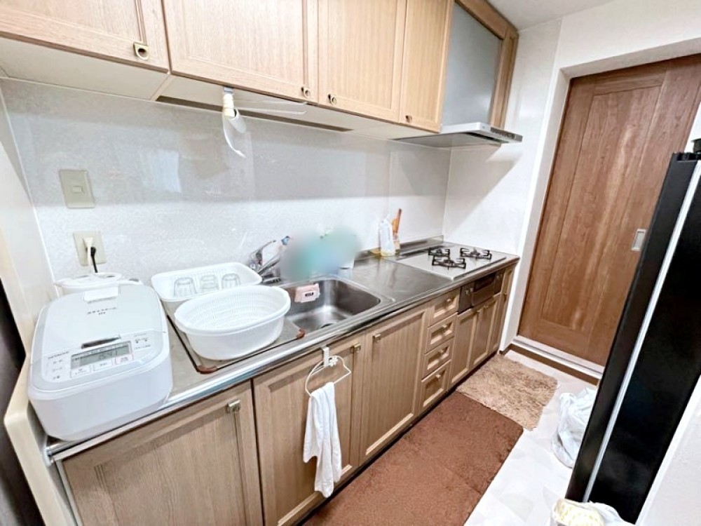 収納充実のシステムキッチン。