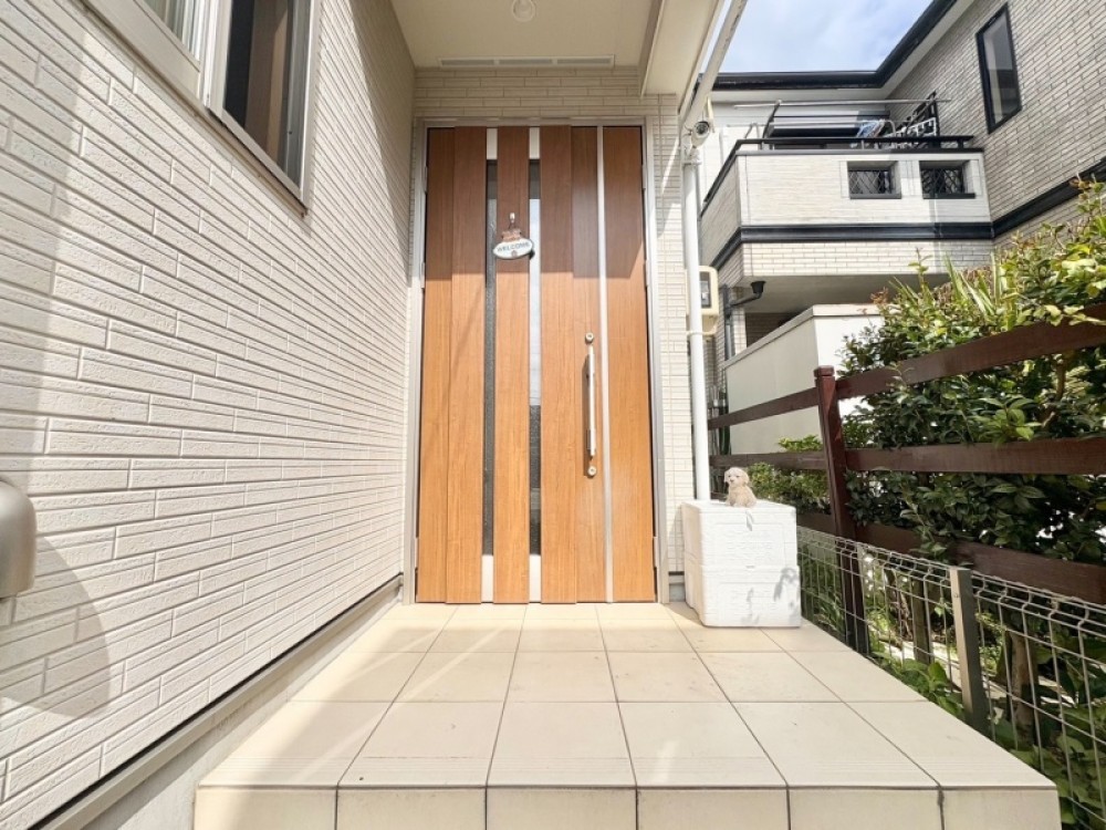 住まいの顔を彩るお洒落な玄関です。