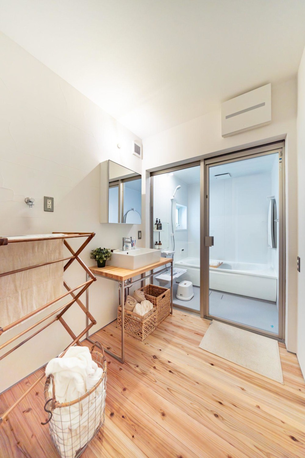 暖かみのあるバスルーム。