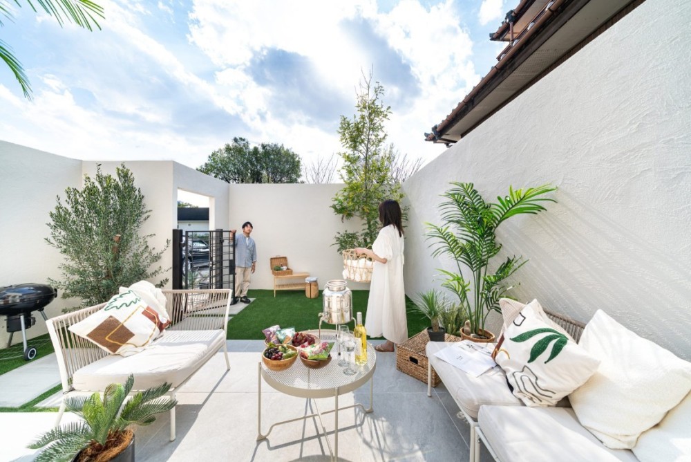 広々としたおしゃれな中庭。