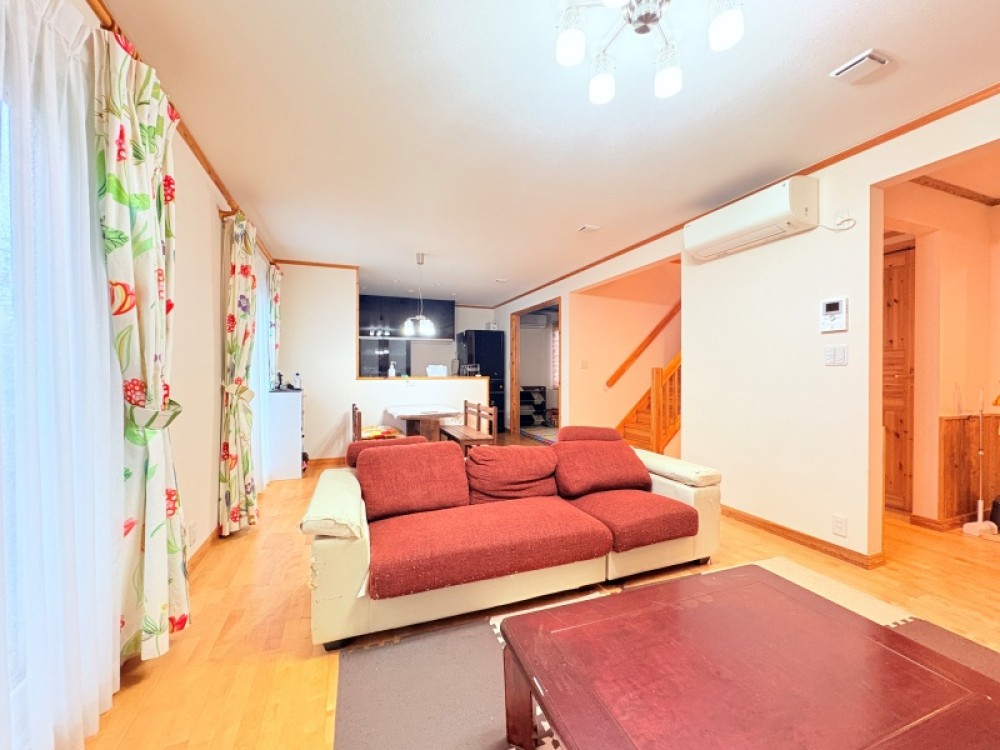 ナチュラルで温かみのあるリビングです。