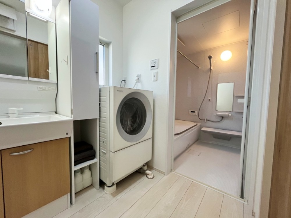 お化粧・収納、幅広く活躍する洗面台！