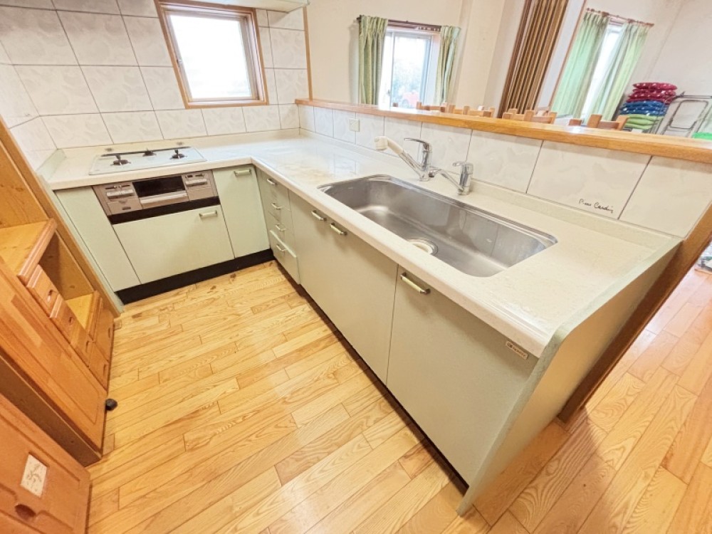 リビングダイニングを一望できる対面キッチン♪