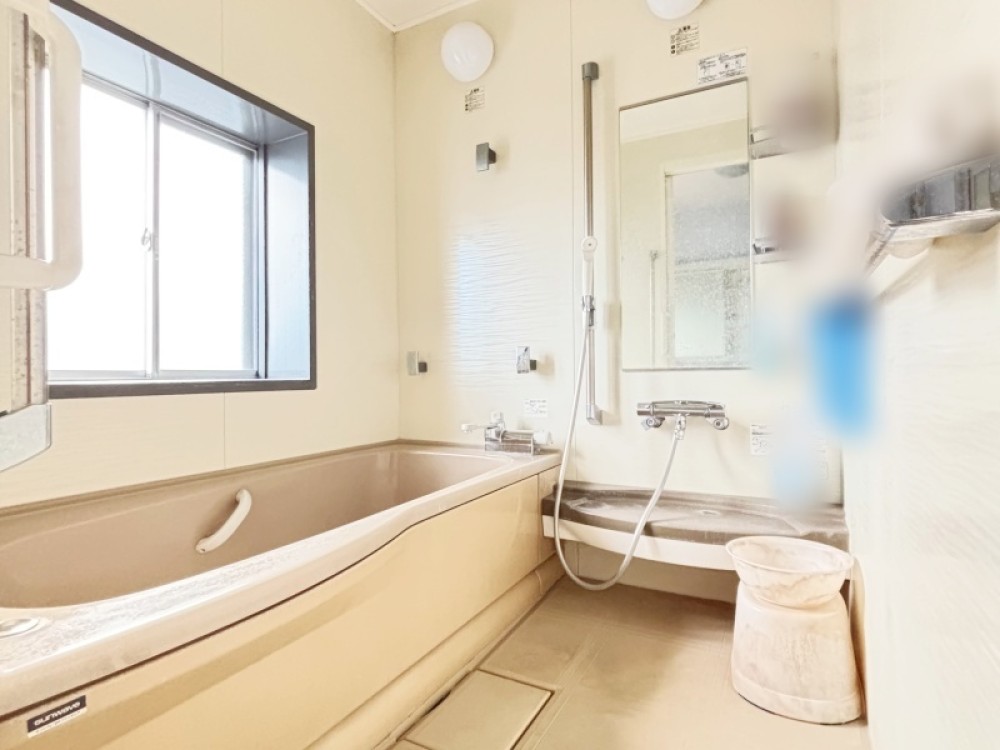 窓付きの浴室！