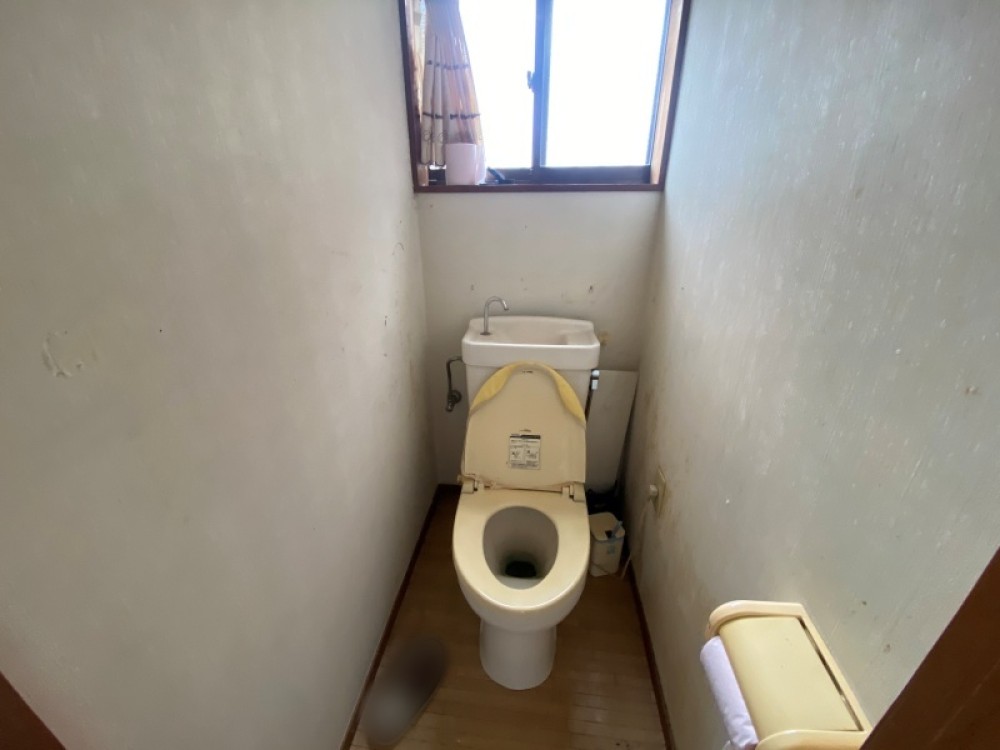 明るく開放感のある小窓付き！