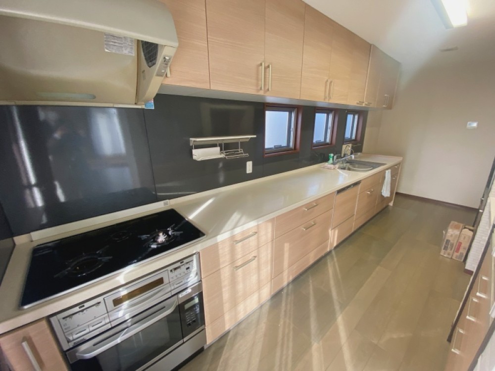 手元が明るく料理がしやすいキッチンです。