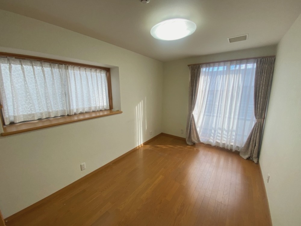 2面採光で明るいです。