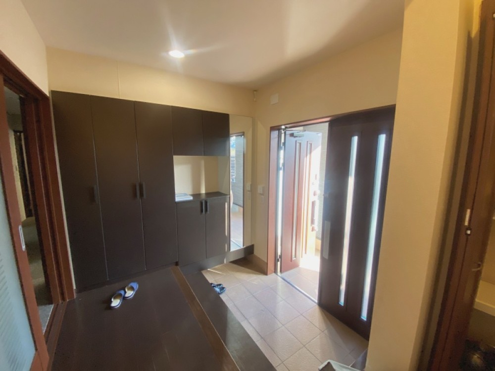 広々とした贅沢な玄関です。