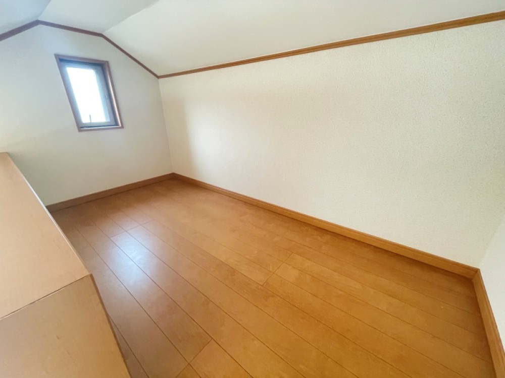 用途様々なロフト収納付き！