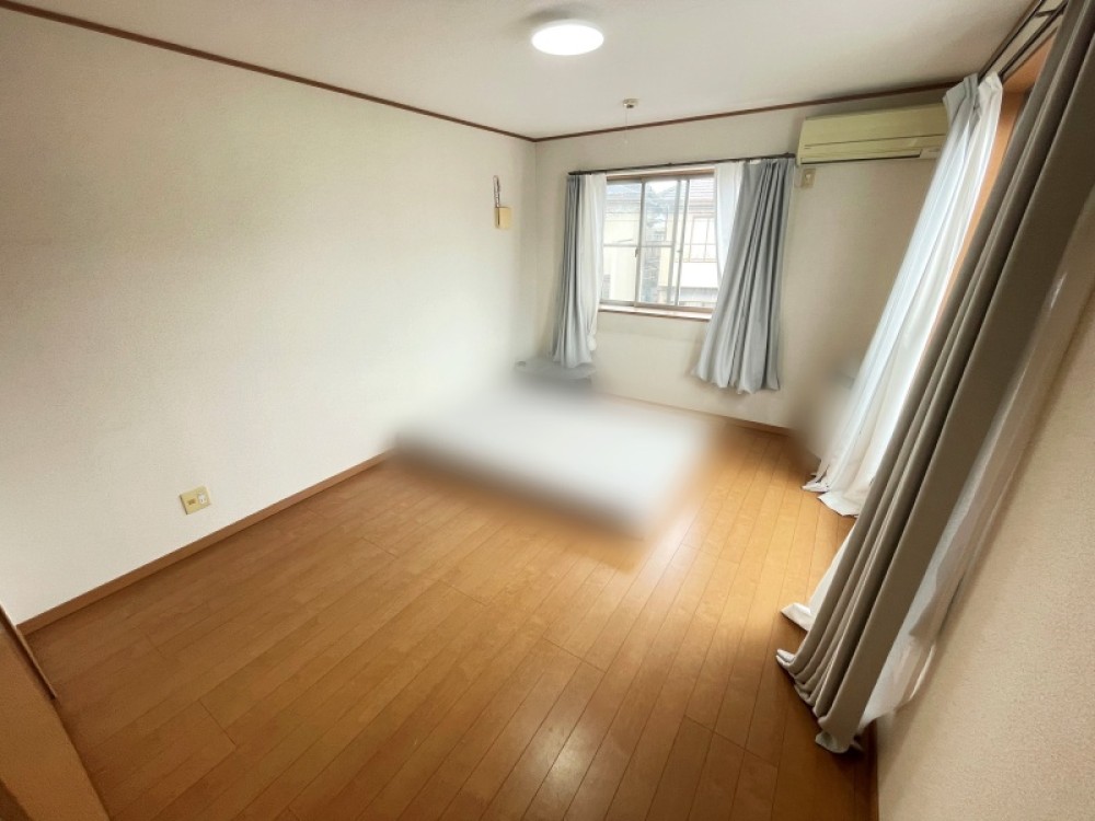 大き目のベッドを置いても十分な広さ！