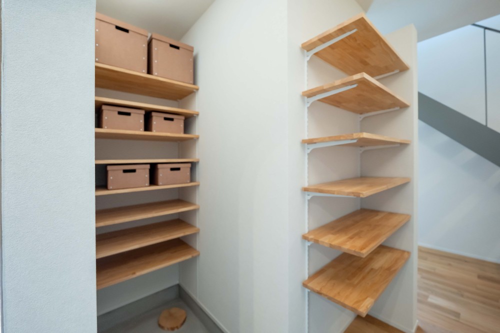 収納豊富！おしゃれに小物を収納できます。