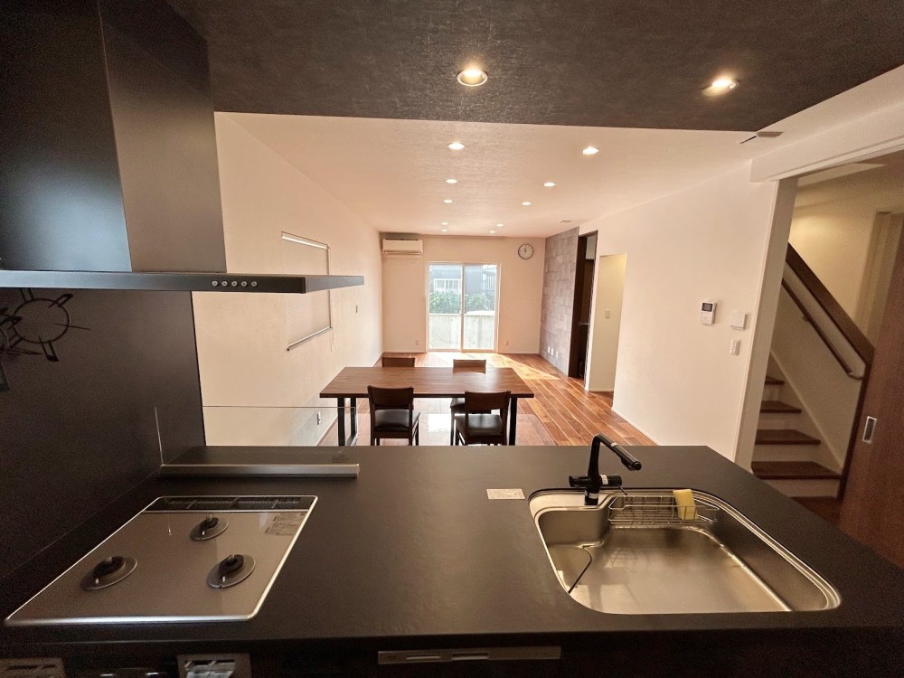 家族との会話を楽しめる対面キッチン♪