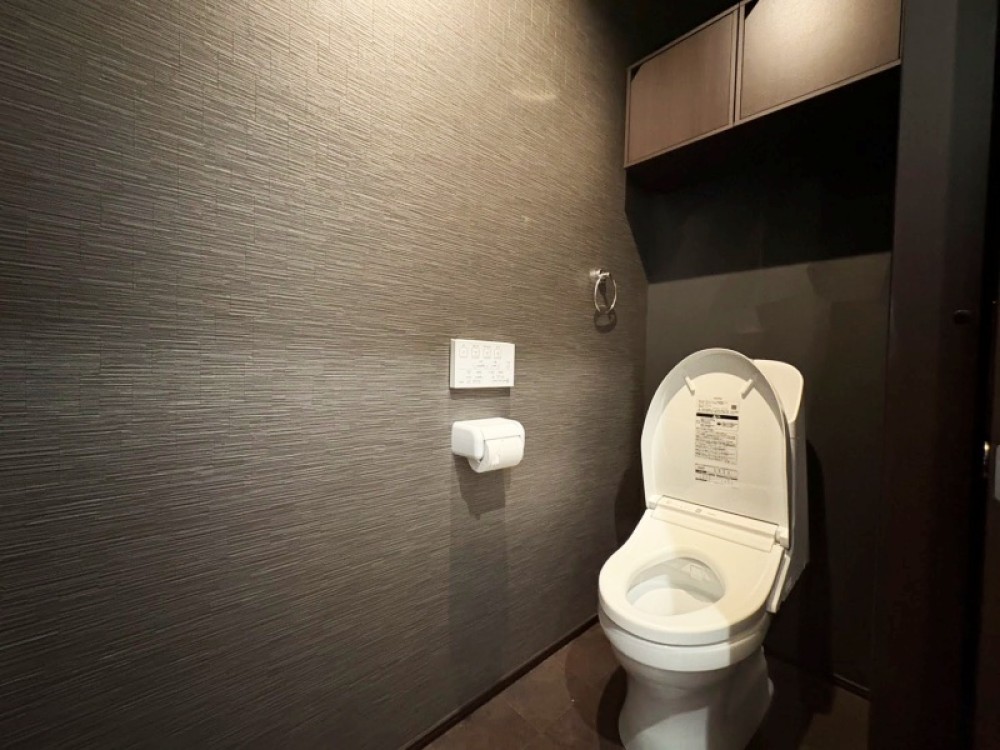 ホテルライクで上質なデザインのトイレです。