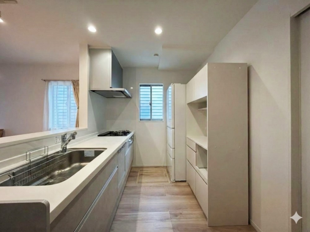 家族との会話を楽しめる対面キッチン♪※CG加工済