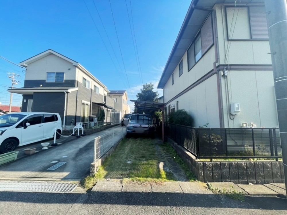 駐車スペース２台分付です。