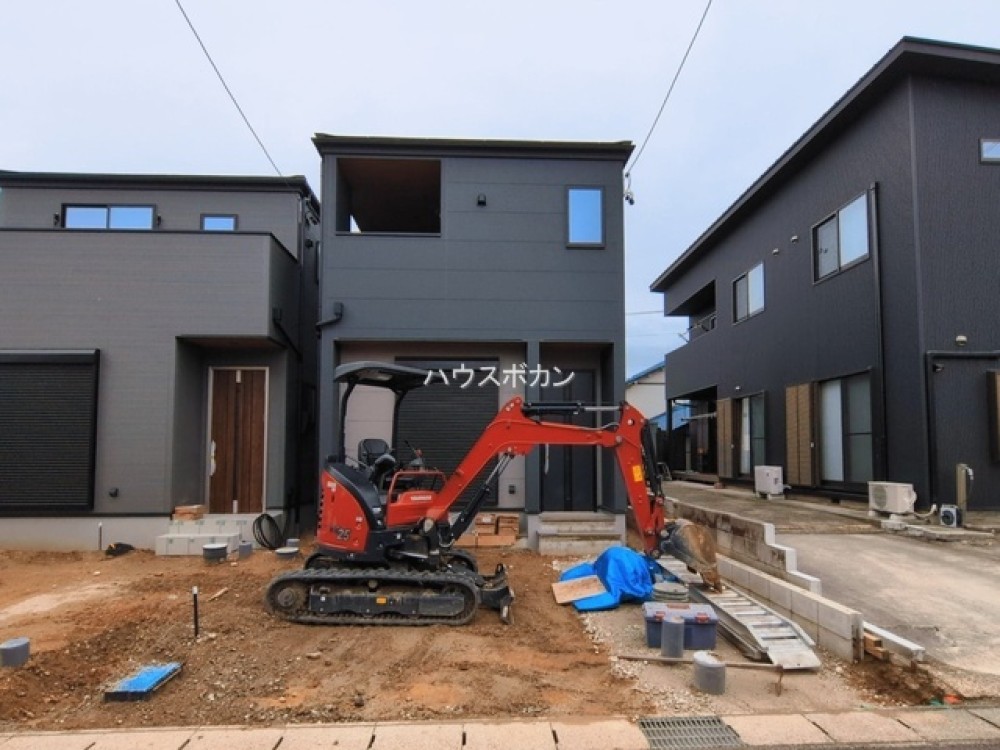 中学校まで徒歩約9分☆