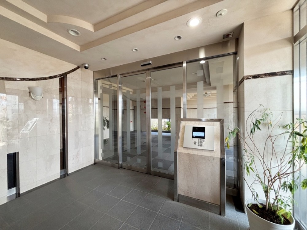 高級感のあるエントランスです。