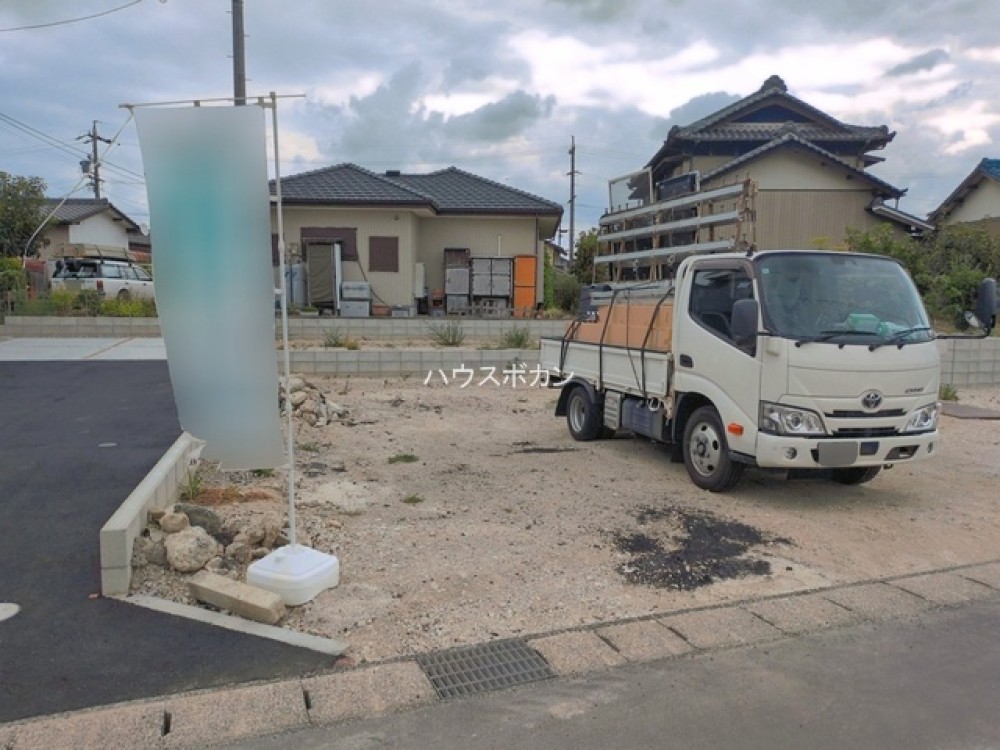 建築中の現地。整備された区画です。