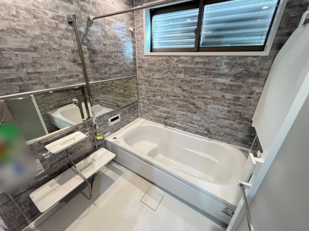 バスルームもゆったりくつろげる広さです。