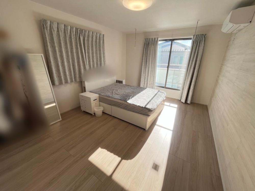 ベッドを置いても広々過ごせる洋室！