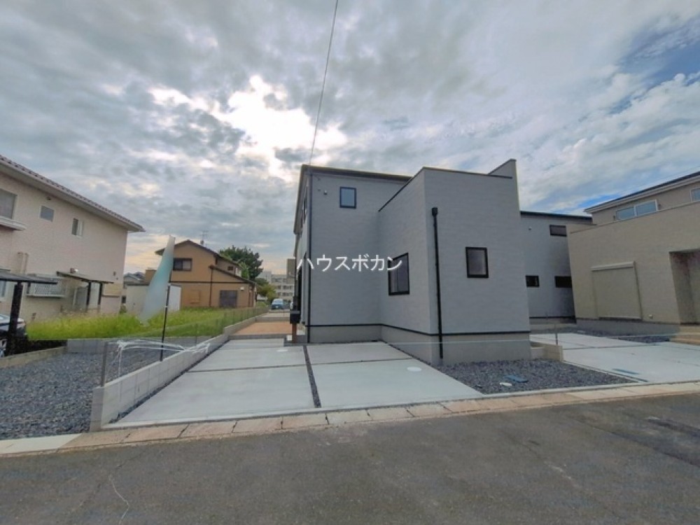 駐車場2台分を備えたスタイリッシュな外観！