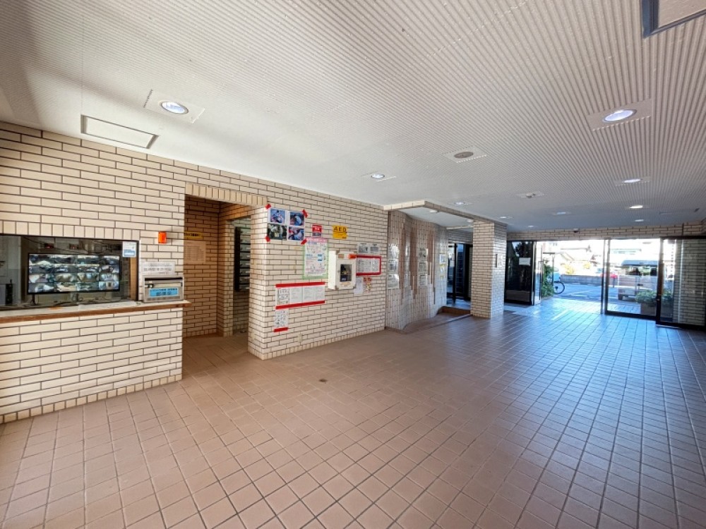広々とした開放的なエントランス。