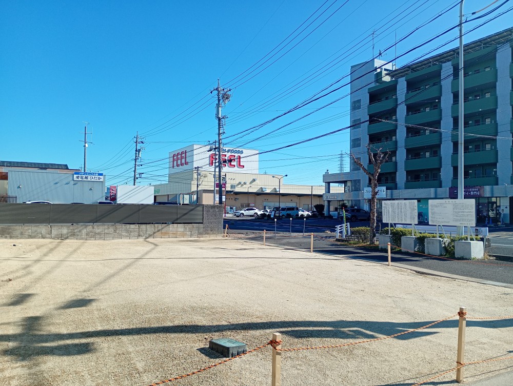 スーパー徒歩約9分！暮らしに便利な住環境♪