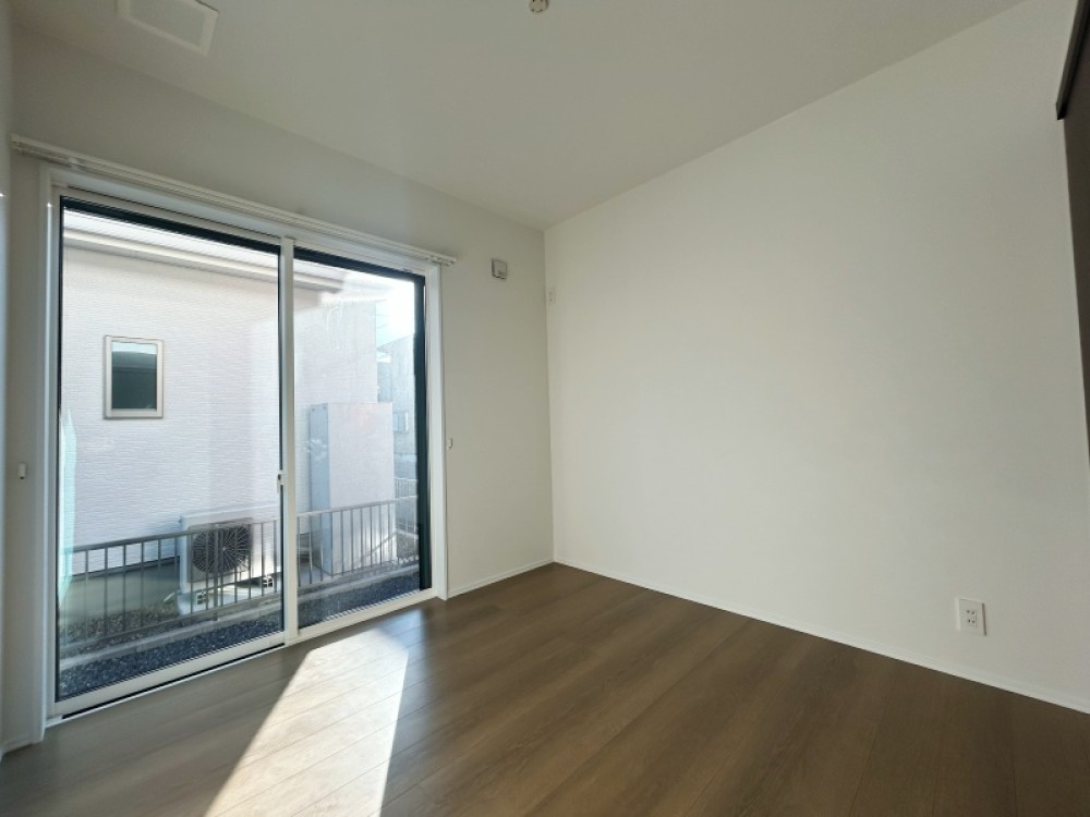 多目的に使える１階洋室です。