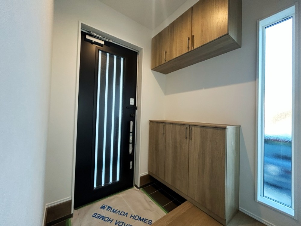 すっきりとした印象のおしゃれな玄関。