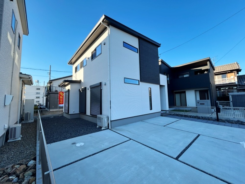 耐久性・省エネ性に優れた長期優良住宅です。