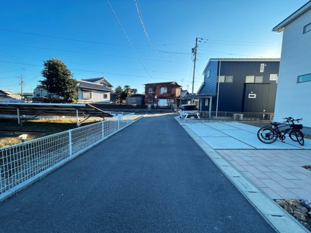 交通量が少なく、子育て世代にも嬉しい立地です。