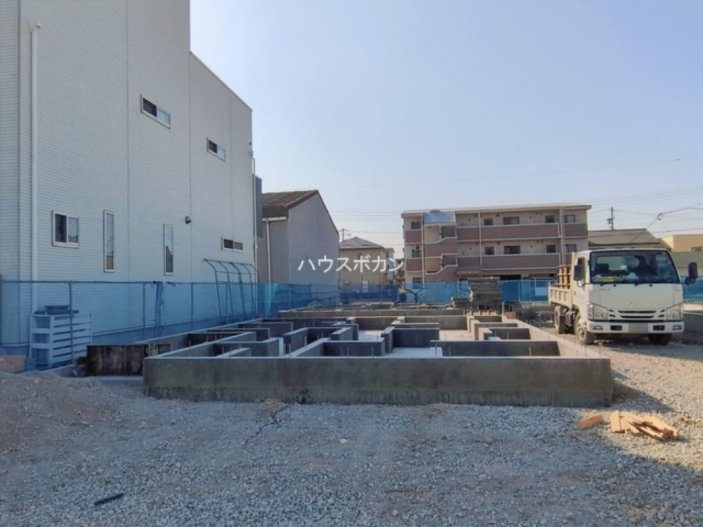 南向きの明るいリビングルームです。