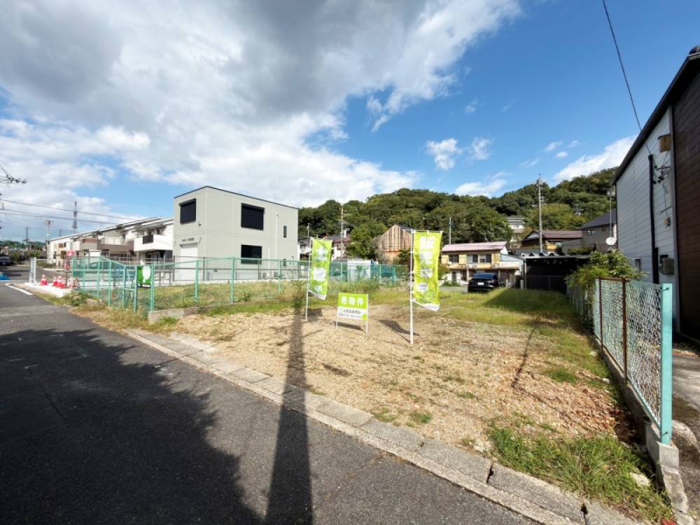 南面道路接面につき陽当たり良好♪