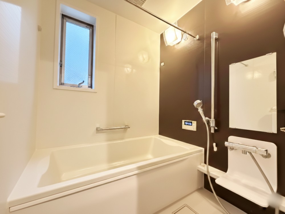 窓付きの浴室！